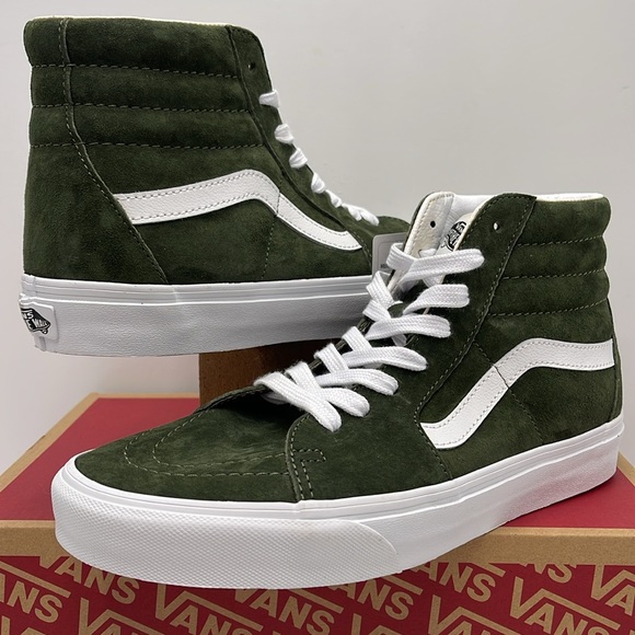 Vans WMNS Sk8-Hi Pig Suede Grape Leaf
VN0A&BVTS0K
SNEAKERS - Picture 8 of 16